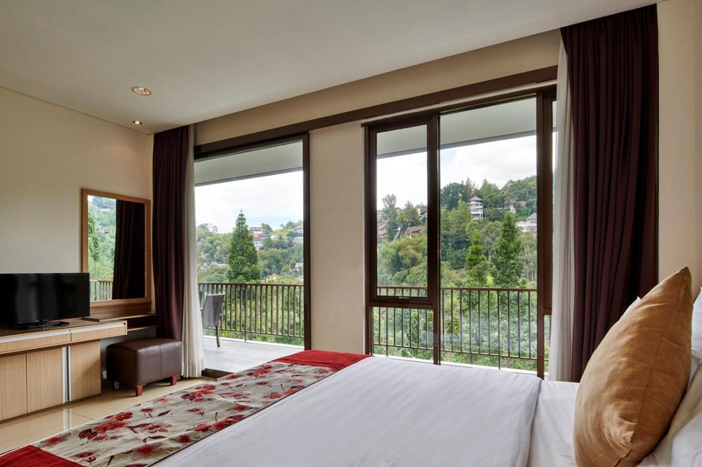 Tulip Hill View Villa 5 Bedrooms With A Private Swimming Pool Bandung Dış mekan fotoğraf